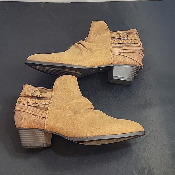 BRAND NEW COMFORT POINTED TOE ANKLE ACCENT AND RUCHED DETAILING ZIP CLOSURE BOOT - Picture 10 of 12